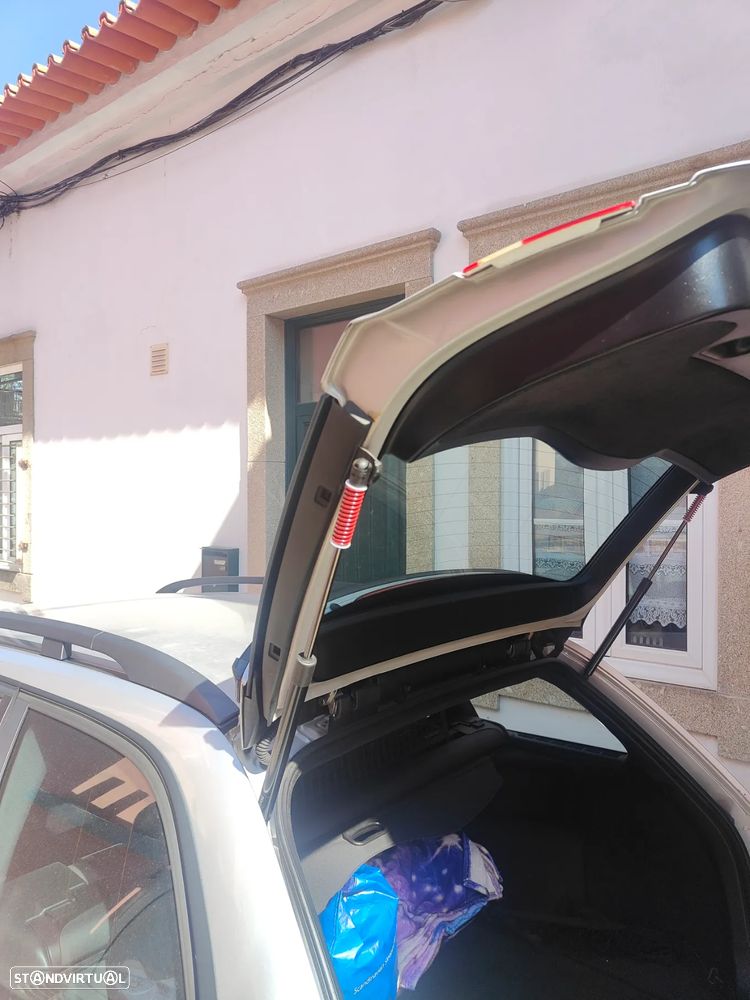 BMW 320 d Touring - 10