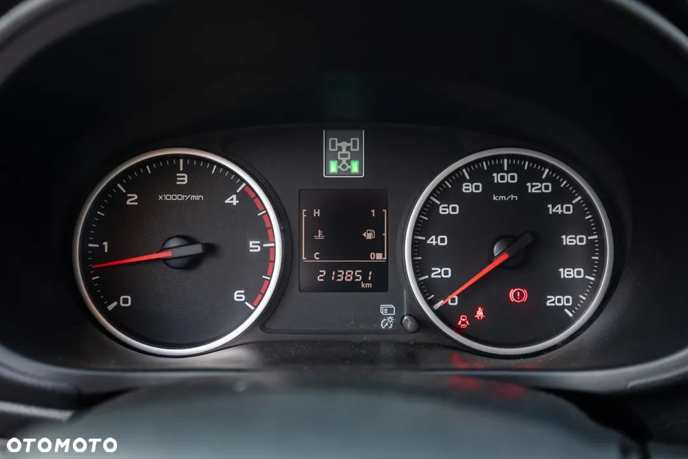 Mitsubishi L200 2.4 d DC Intense + - 25