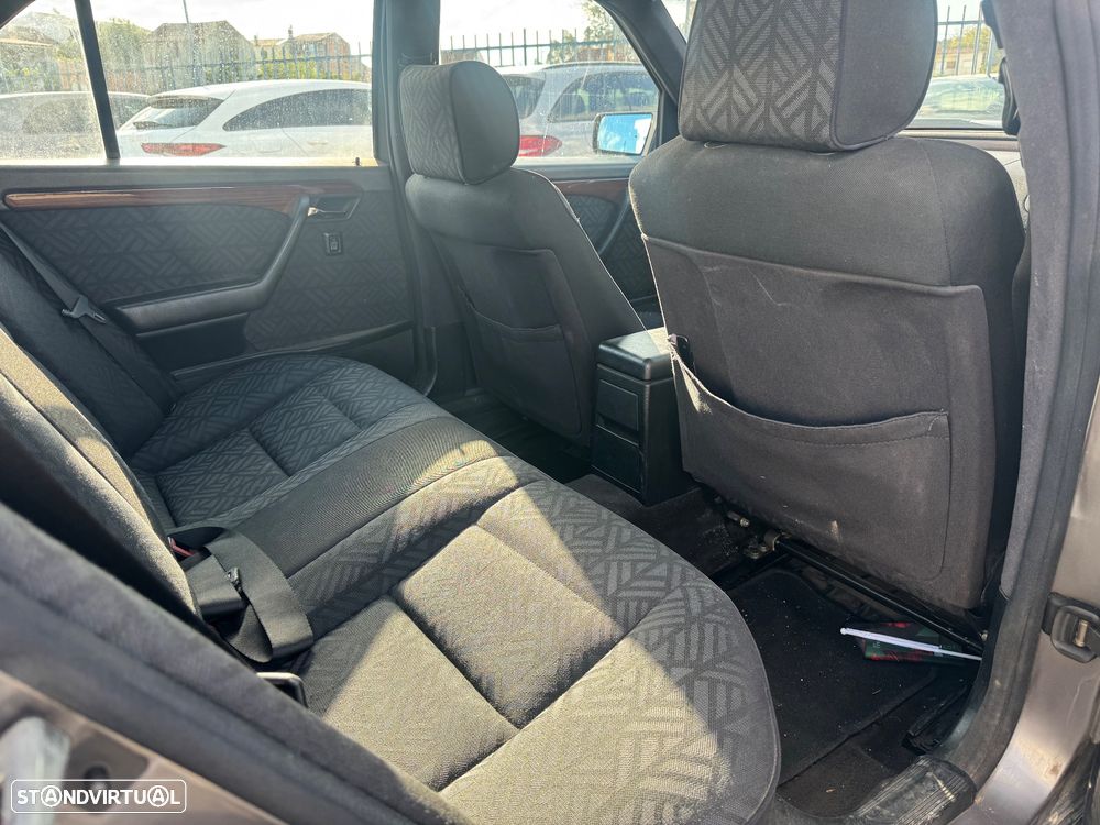 Mercedes-Benz C 220 D Elegance - 32
