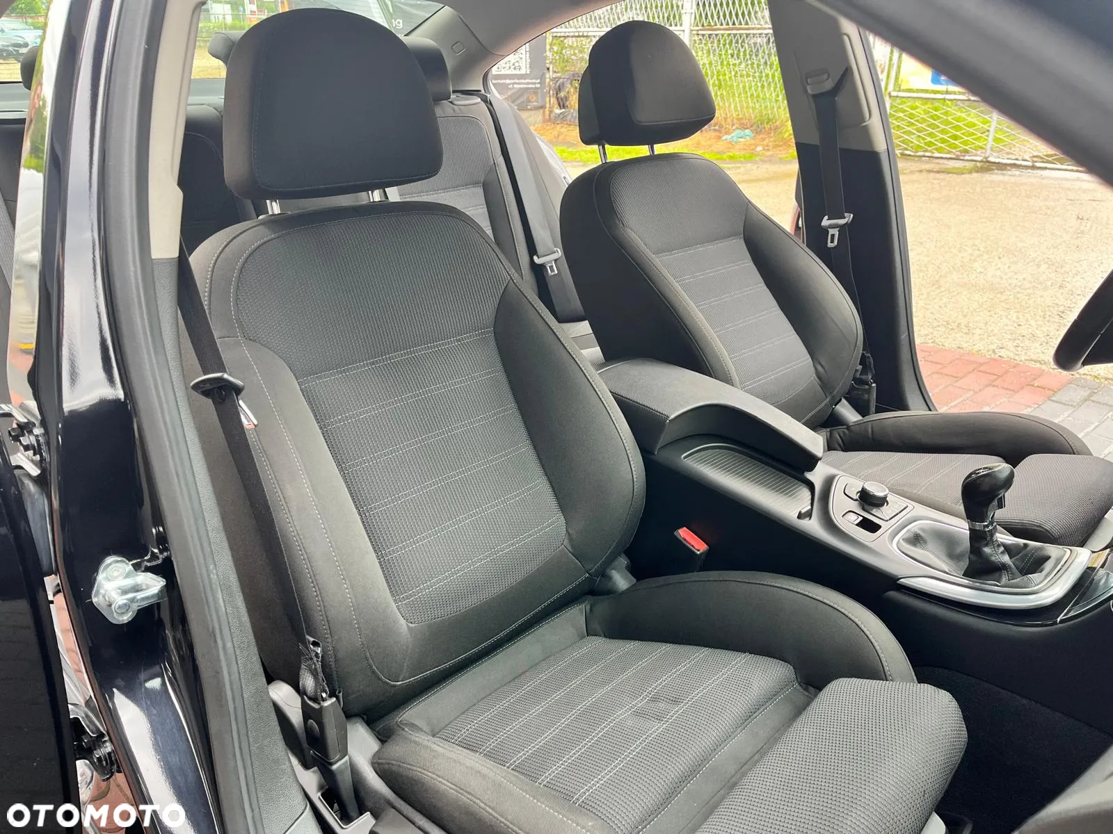 Opel Insignia 1.6 T Sport - 11