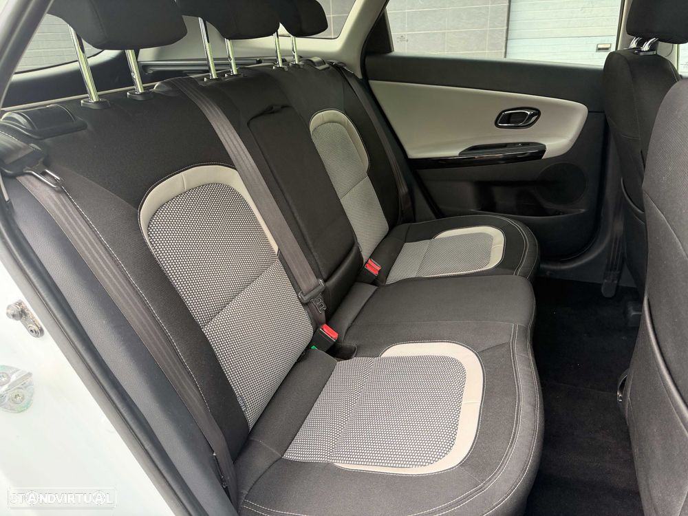 Kia Ceed SW 1.6 CRDi 128 ISG Dream Team Edition - 13