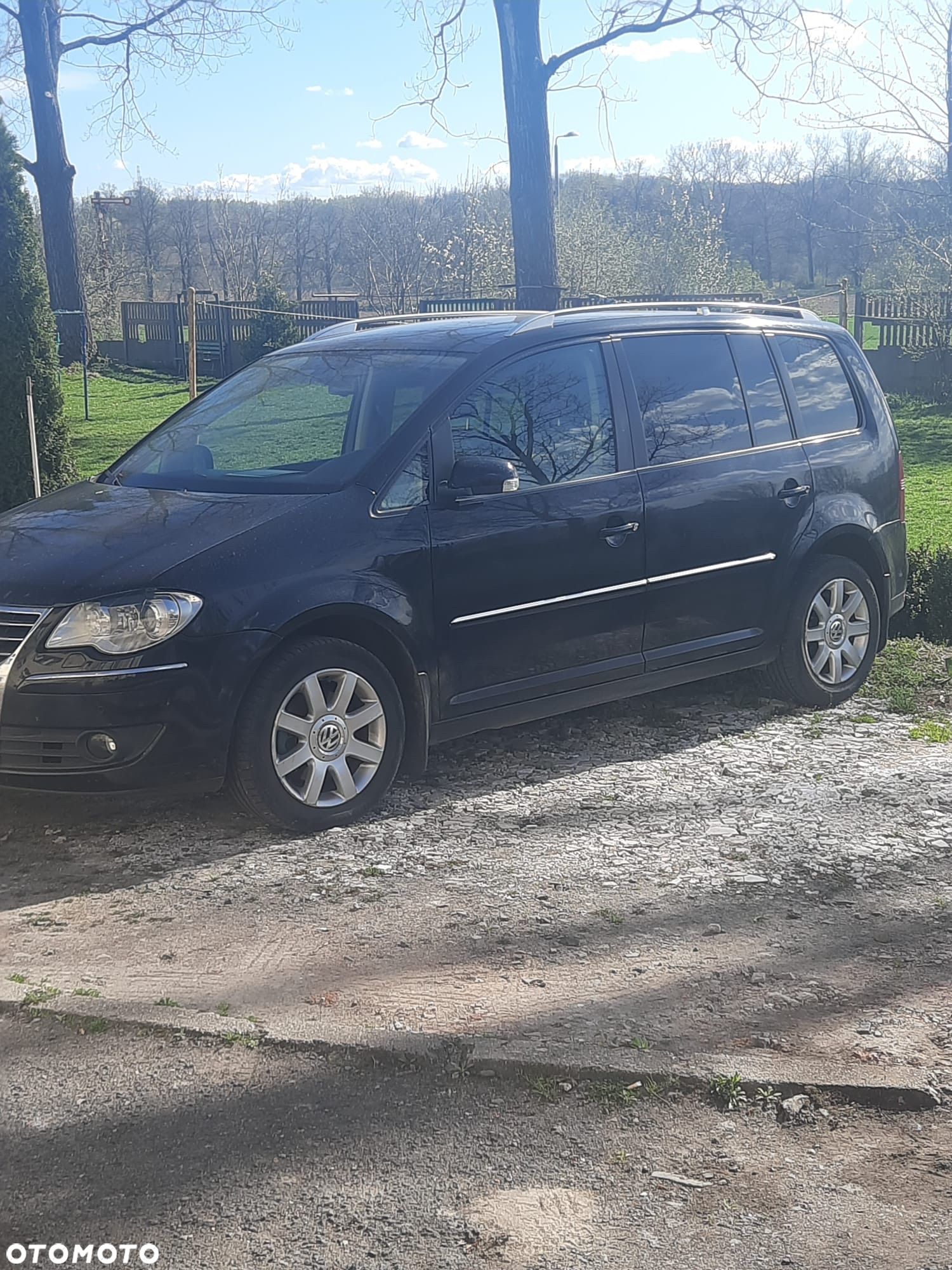 Volkswagen Touran - 1