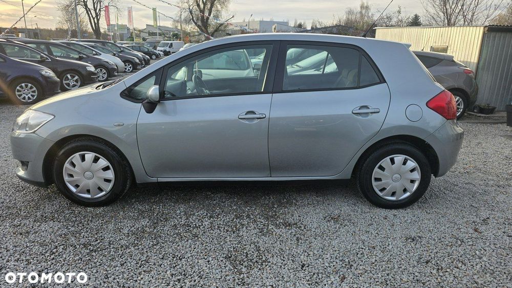 Toyota Auris - 11