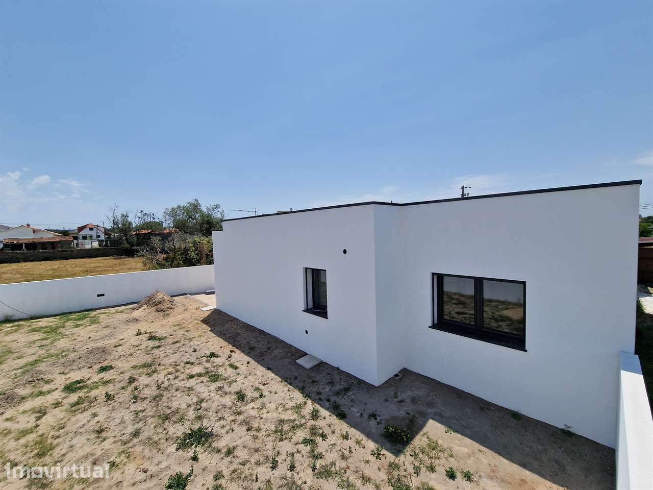 Moradia térrea T3 geminada por garagem - Grande imagem: 3/14