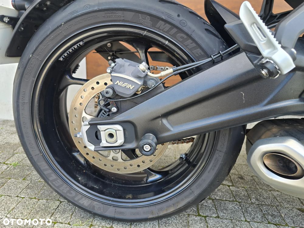 Triumph Trident - 15