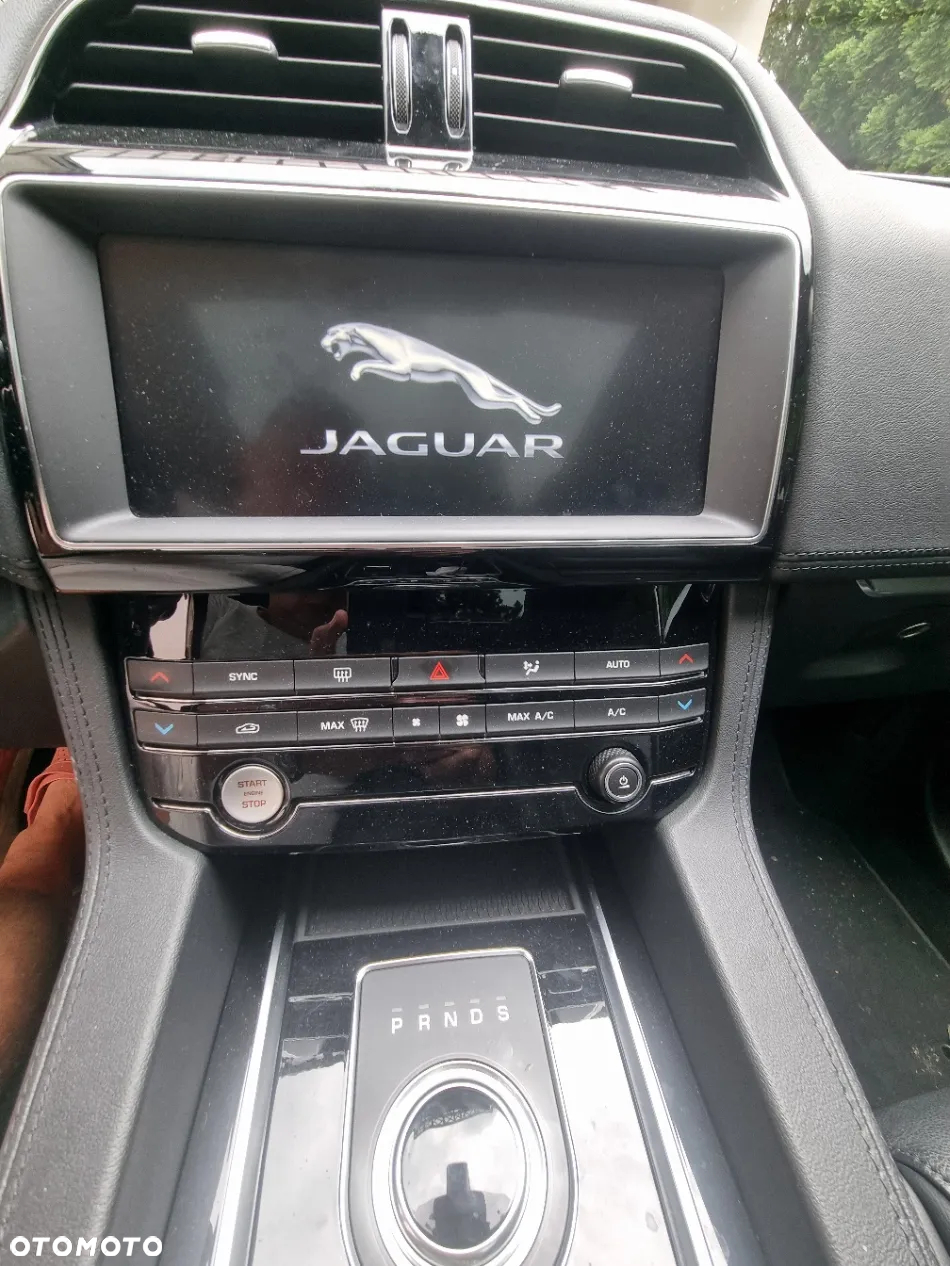 Jaguar F-Pace 2.0 i4D AWD R-Sport - 6