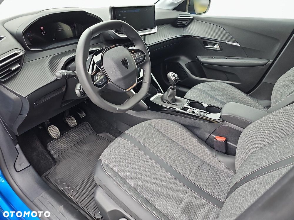 Peugeot 208 - 13