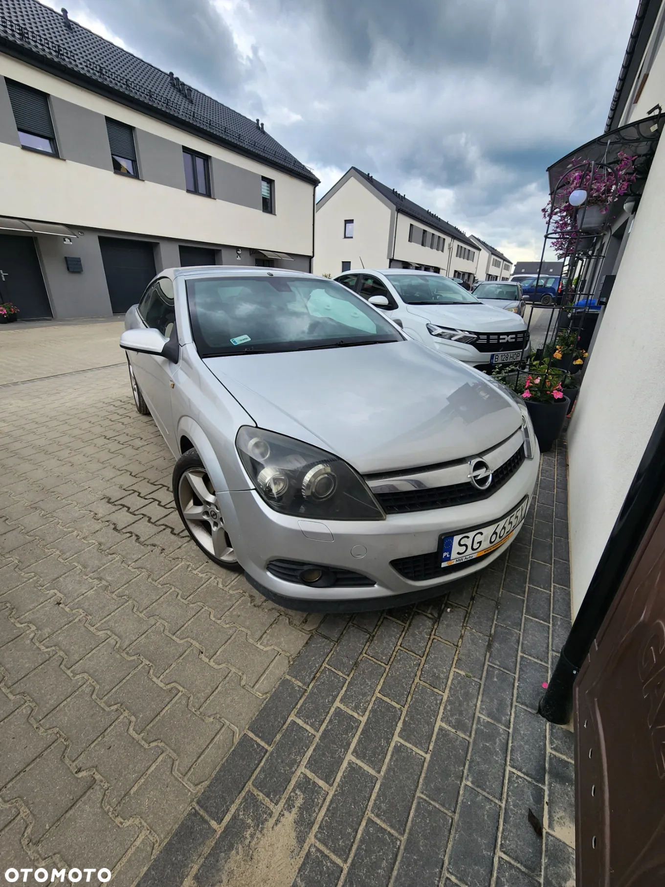 Opel Astra GTC 2.0 Turbo Cosmo - 4