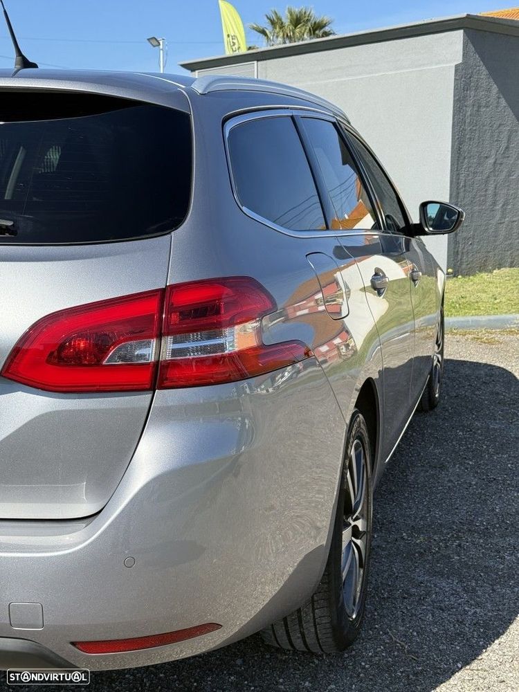 Peugeot 308 1.2 PureTech Allure EAT8 - 14