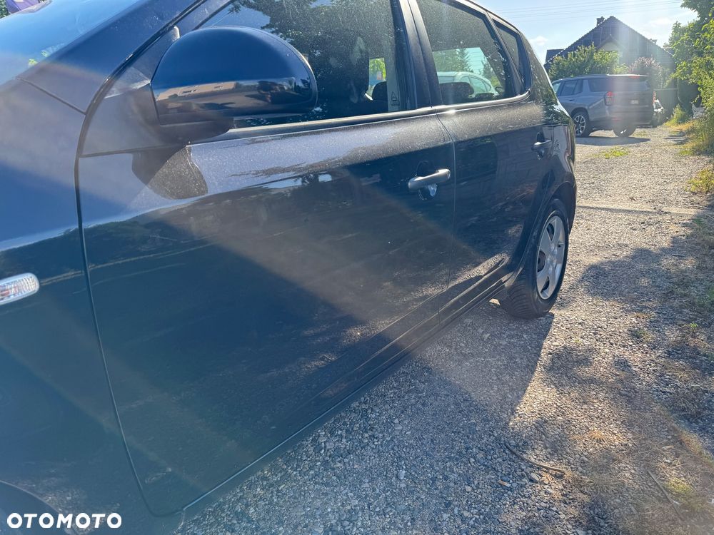 Kia Ceed - 13