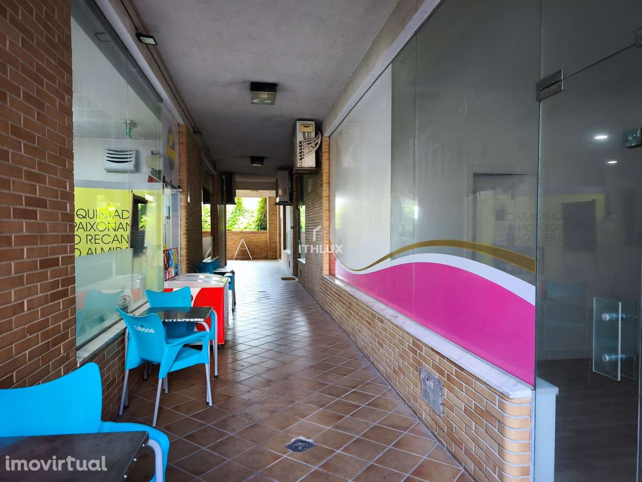 Loja na Quinta do Almirante, com saída de fumos e garagem - Grande imagem: 5/25