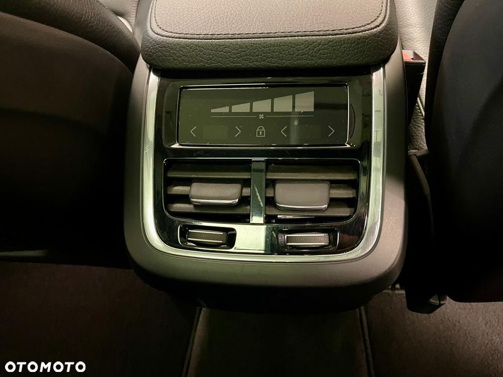 Volvo XC 90 D5 SCR AWD Momentum 7os - 31