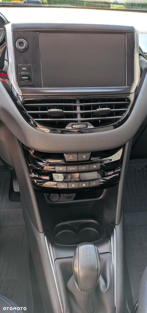 Peugeot 208 1.2 PureTech GPF Signature S&S - 10