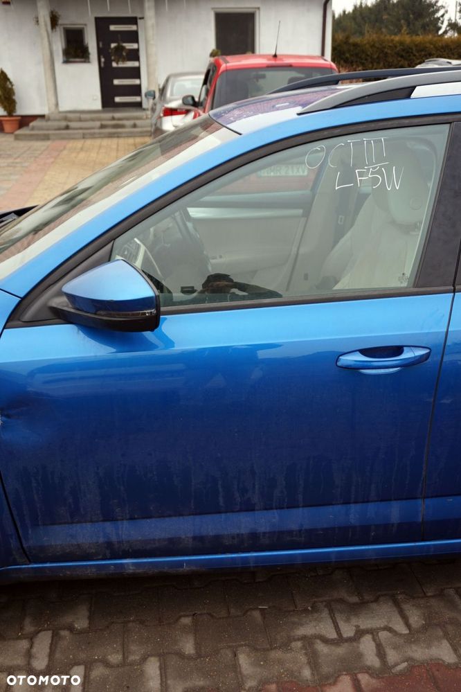 DRZWI PRZEDNIE LEWE OCTAVIA III 5E5 KOMBI LF5W  NIEBIESKI SKODA 2012-2016 - 1