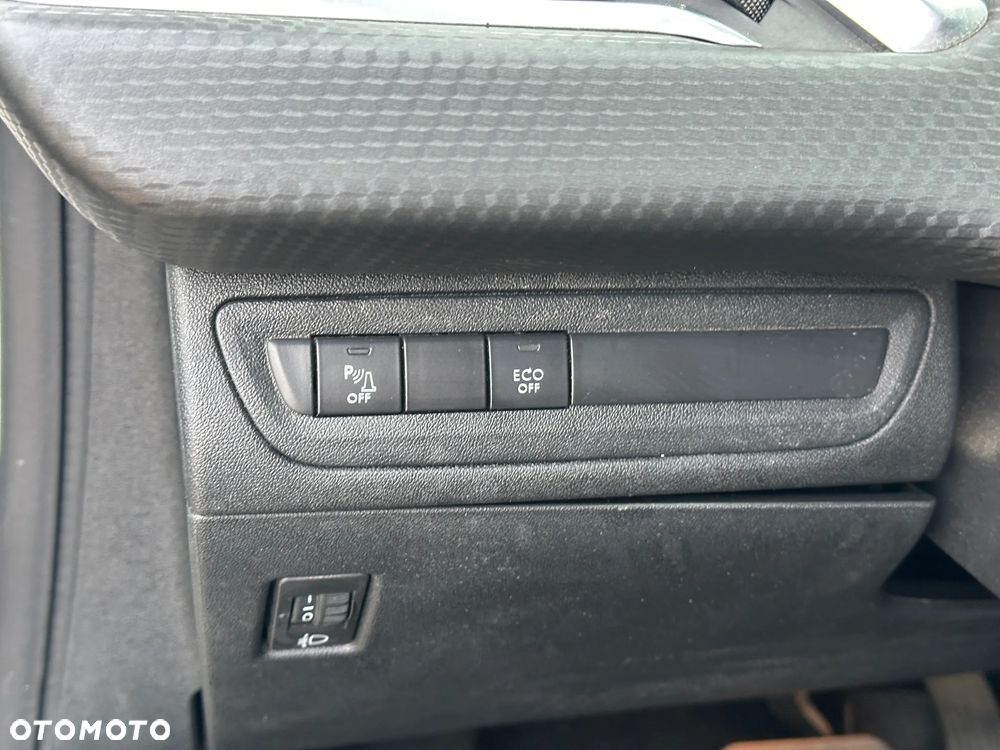 Peugeot 2008 PureTech 110 GPF EAT6 Black Edition - 23