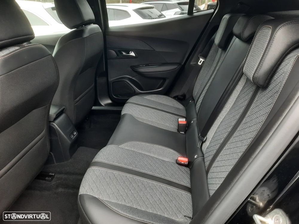 Peugeot 2008 1.2 PureTech Allure Pack - 27