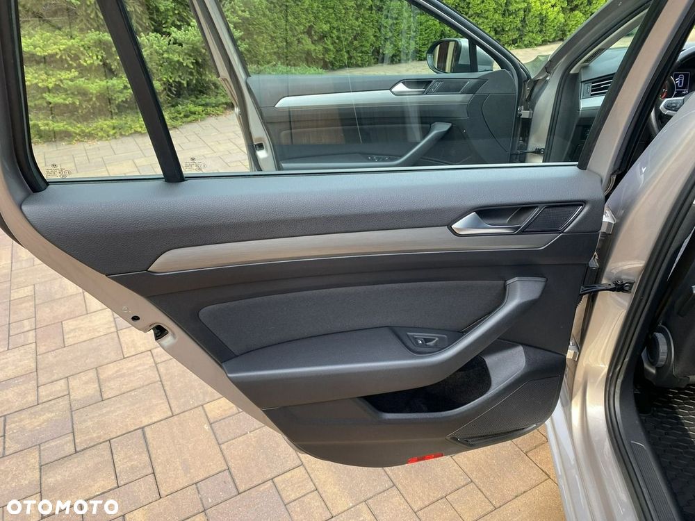 Volkswagen Passat - 26