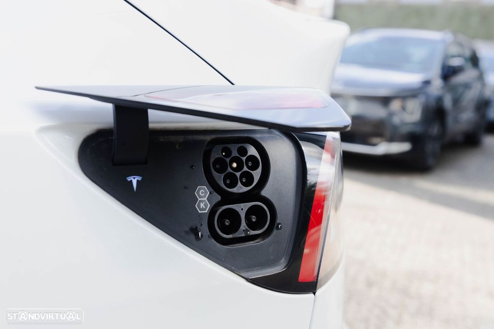 Tesla Model Y Long Range Tração Integral - 33