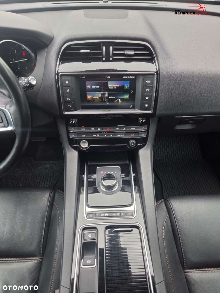 Jaguar F-Pace - 17