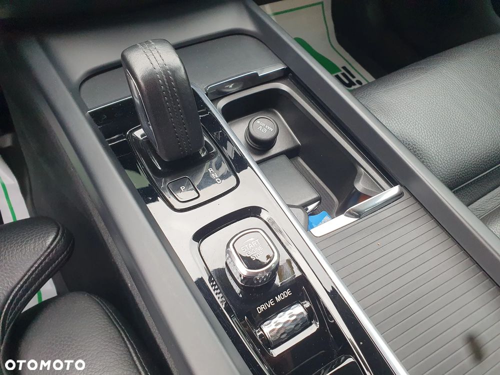 Volvo XC 60 B4 B Geartronic Momentum Pro - 17