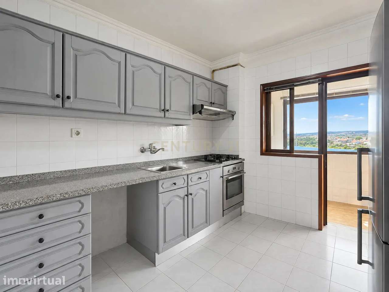 APARTAMENTO T2 | VARANDA | LUGAR DE GARAGEM | ARRUMOS | ELEVADOR | GON - Grande imagem: 5/26