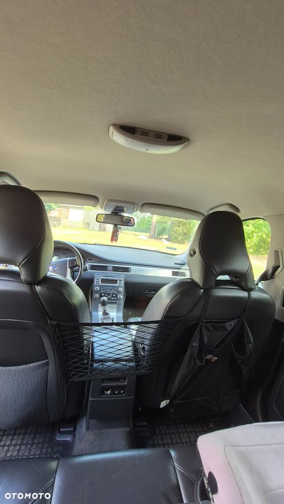 Volvo V70 2.4D Momentum - 7