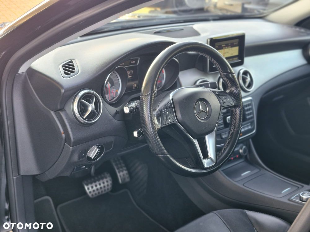 2014 Mercedes-Benz GLA 250 7G-DCT, photograph 9