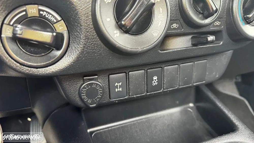 Toyota Hilux 2.4 D-4D 4X4 - 3