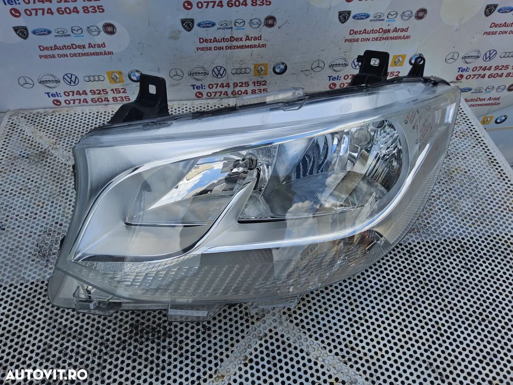 Far stânga Mercedes Sprinter w907 cod a9109060000 cu defect - 1