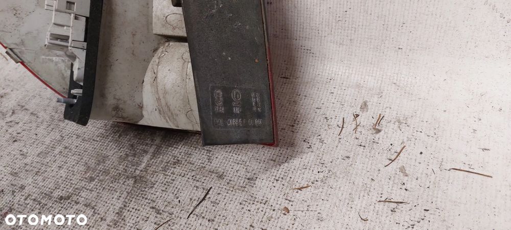 .  TYL TYLNA LAMPA PRAWA MERCEDES BENZ B-KLASA W245 - 4