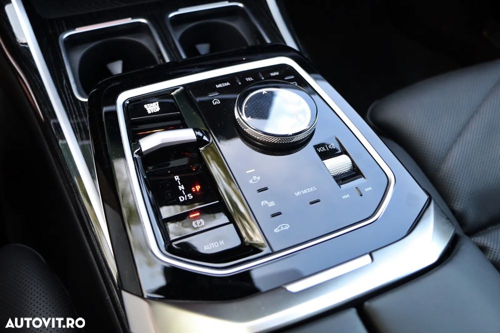 BMW Seria 7 740d xDrive MHEV - 27