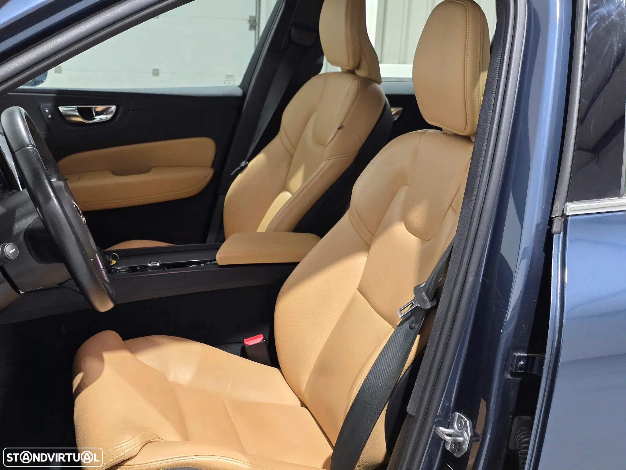 Volvo XC 60 2.0 T8 PHEV Momentum AWD - 33