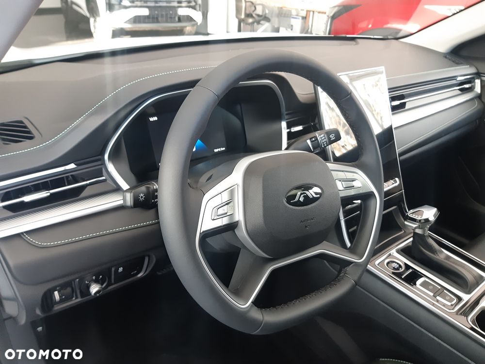 JAC J7 Plus CVT - 11