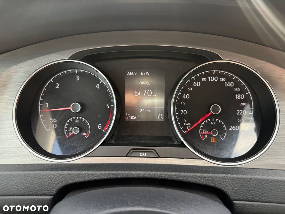 Volkswagen Golf - 28