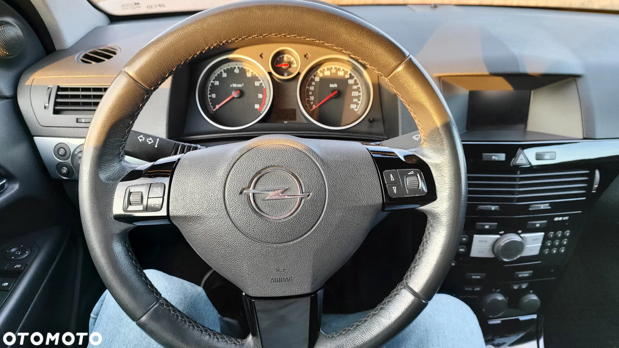 Opel Astra GTC 1.4 Cosmo - 8