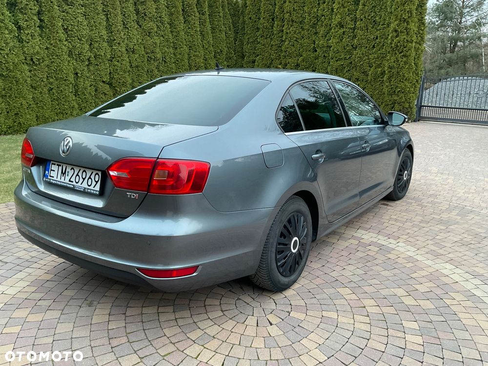 Volkswagen Jetta 1.6 TDI Highline - 5