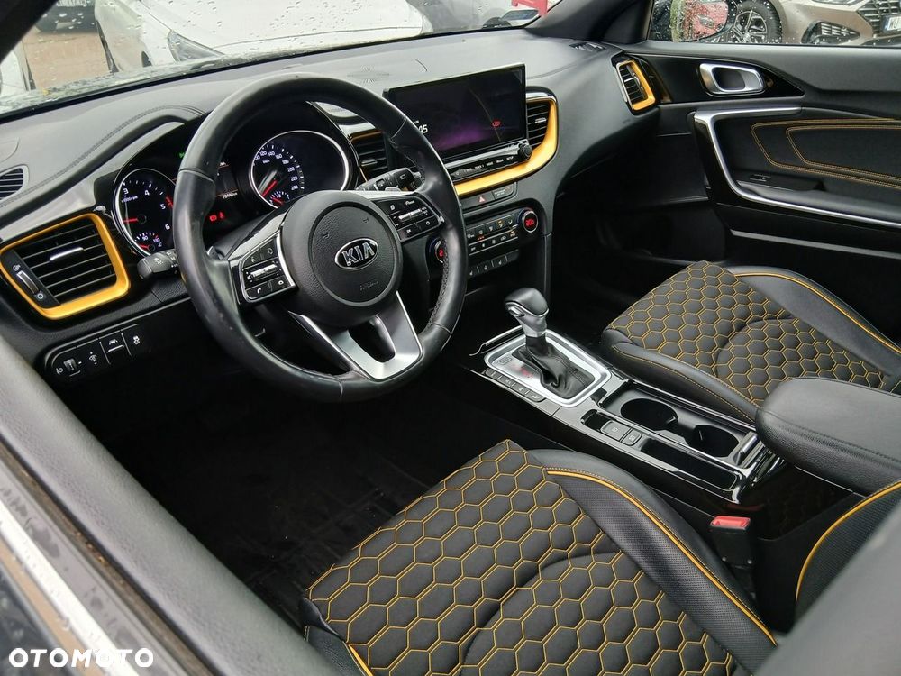 Kia XCeed - 10