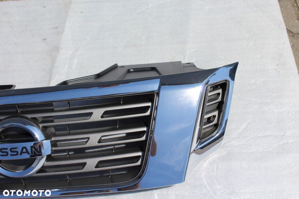 nissan navara np300 grill atrapa 623105jt0a - 2