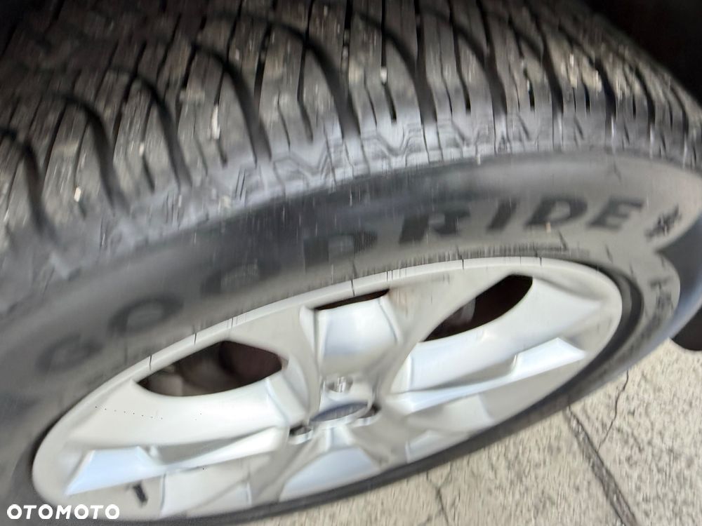 Ford Kuga - 25