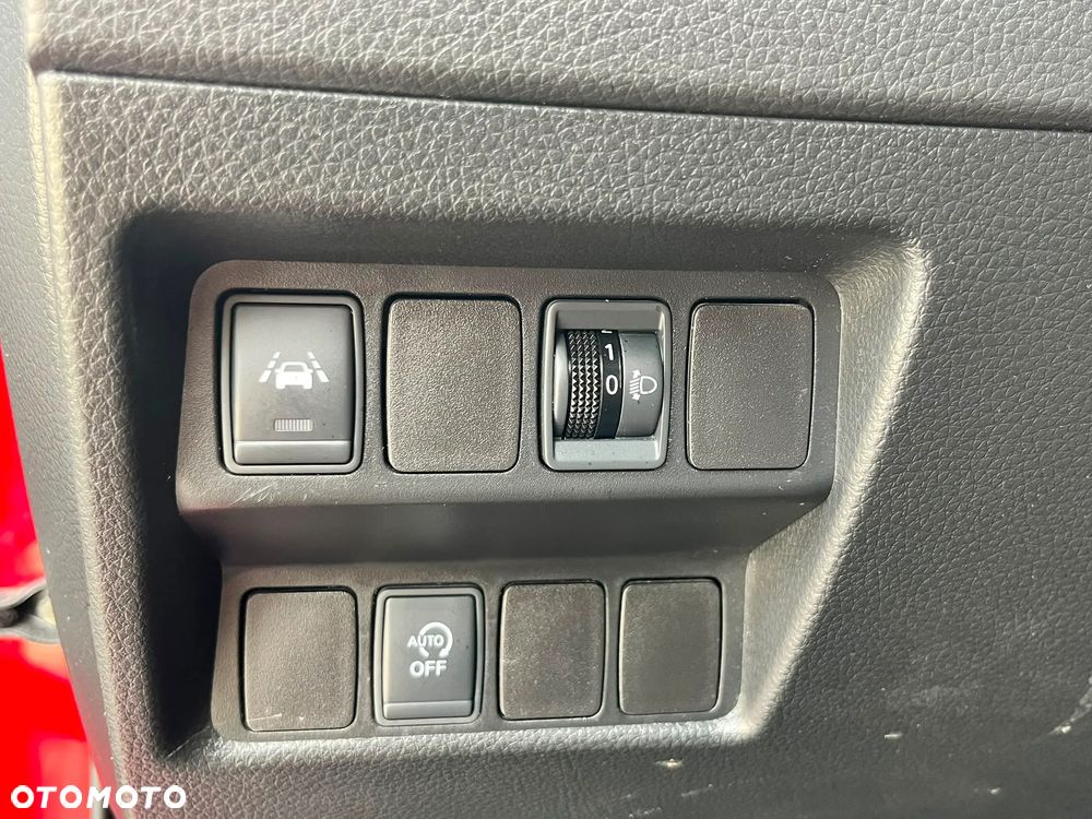 Nissan Qashqai 1.6 DIG-T N-Connecta - 28