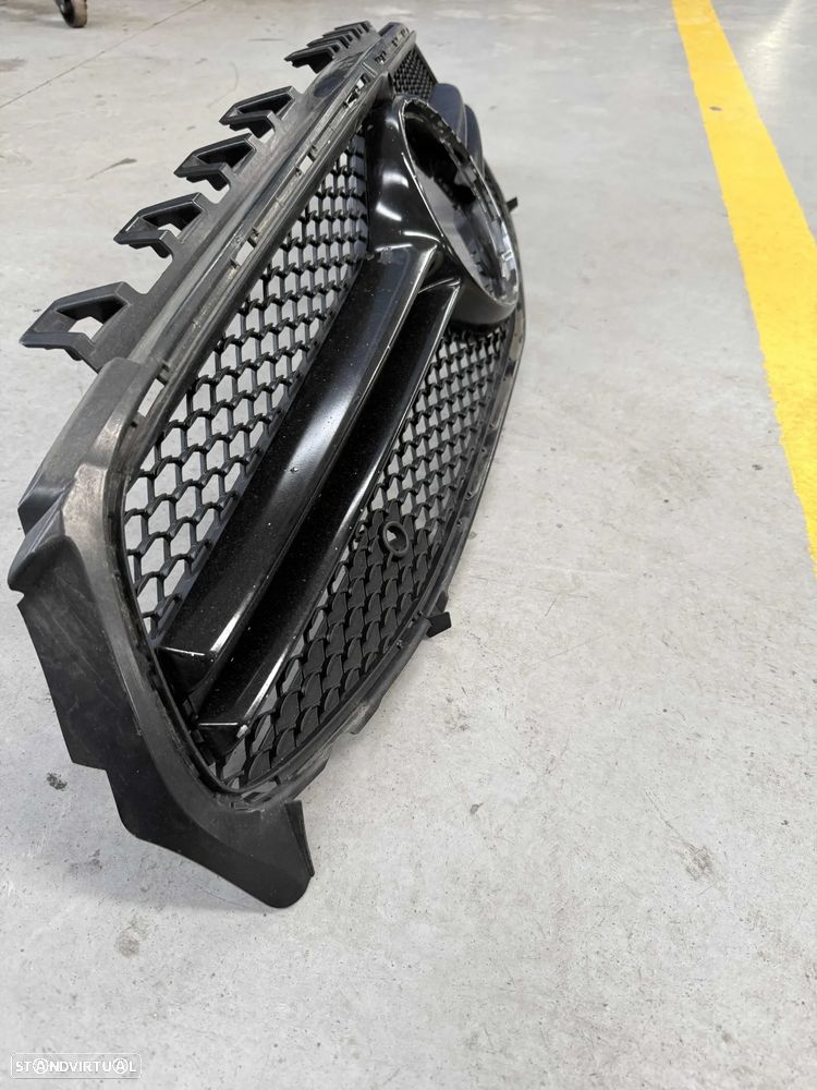 GRELHA CENTRAL PARACHOQUES FRENTE MERCEDES CLA 35 - 3