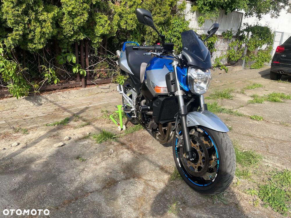 Suzuki GSR - 7