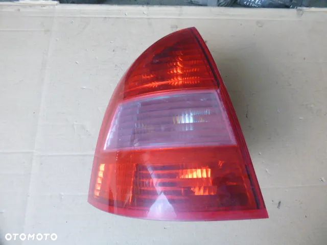 LAMPA LEWY TYŁ LEWA TYLNA W BŁOTNIK CITROEN C5 I LIFT SEDAN 04-08 - 10