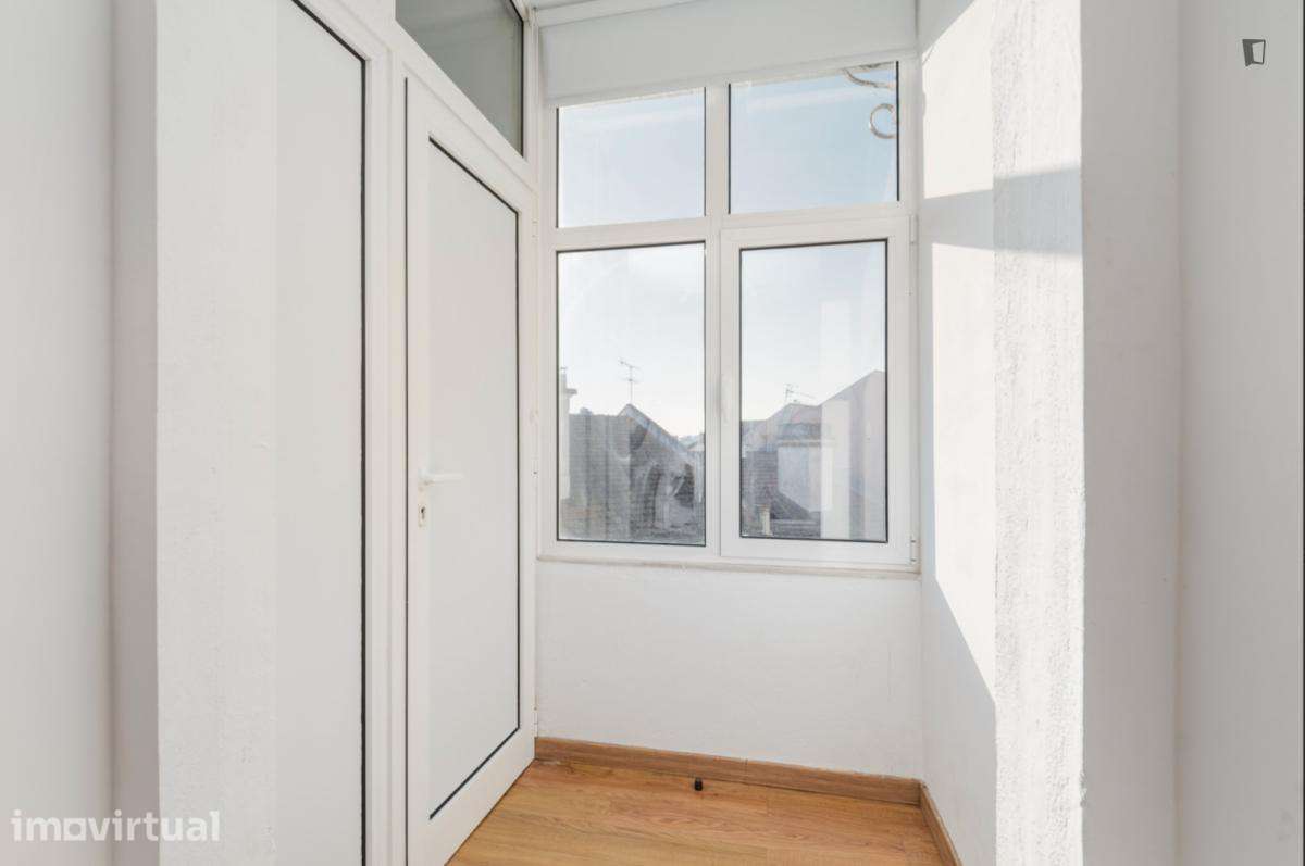 Quarto - localizado em Penha de França Lisbon - Grande imagem: 4/12