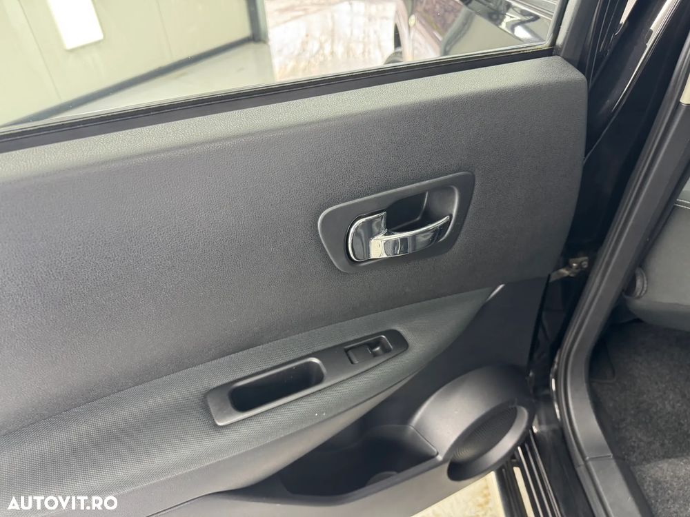 Nissan Qashqai 2.0 DCI 4 x 4 DPF Aut acenta - 17