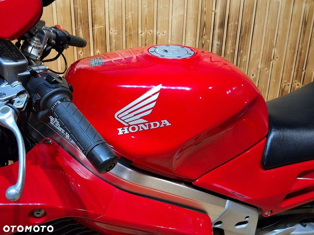 Honda VFR - 3