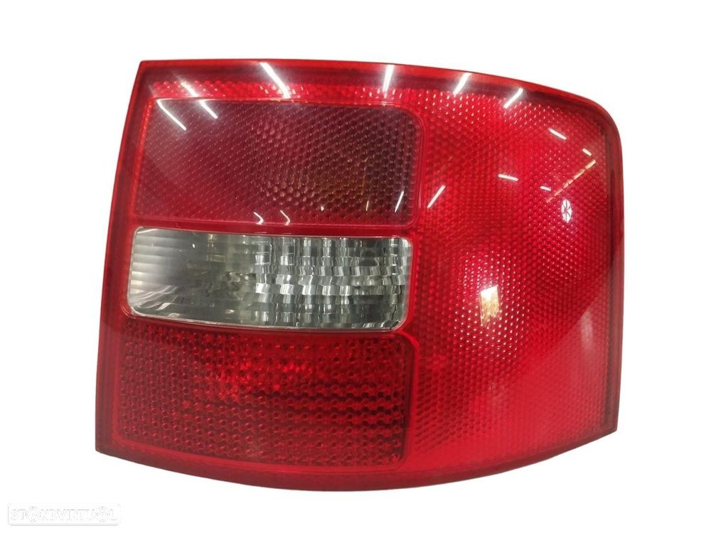 FAROLIM TRASEIRO DIREITO AUDI A6 AVANT 2002 -4B9945096F - 1