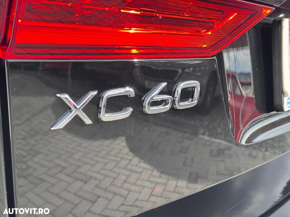 Volvo XC 60 B5 MHEV AT8 AWD Momentum Pro - 12