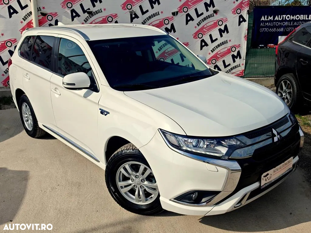 Mitsubishi Outlander 2.4 4WD Plug-In Hybrid Plus - 6