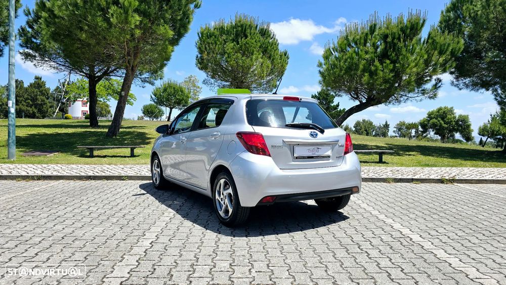 Toyota Yaris 1.5 HSD Comfort +P.Style+P.Techno - 6